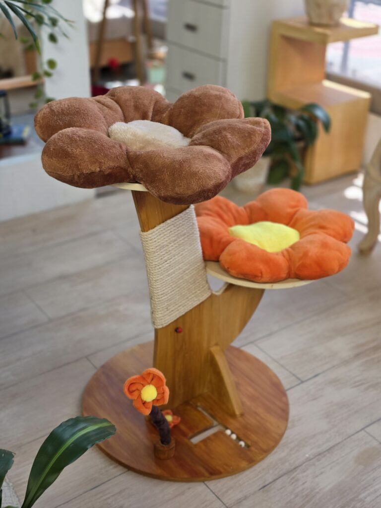 Rascador terra de madera para gatosde dos peralos.